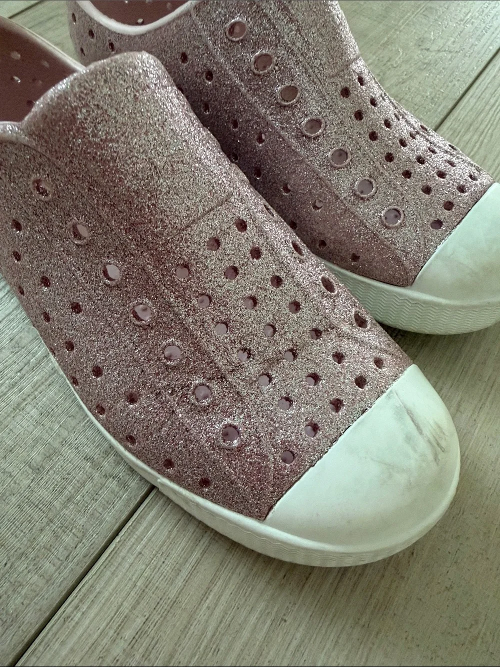 Native Glitter Slip-On Water-Resistant Shoe - Pink